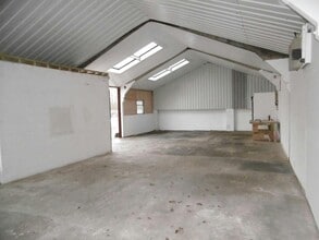 Units 5 - 8, Forstal Farm Business Park, Goudhurst Rd, Tunbridge Wells à louer Photo intérieure- Image 2 de 5