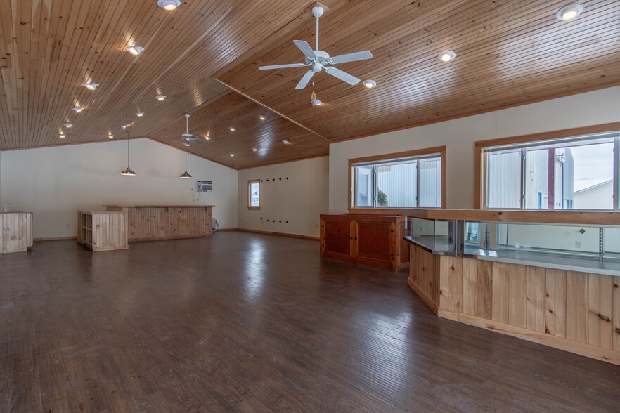 43748/43752 NY-12 Rt, Alexandria Bay, NY for sale - Interior Photo - Image 2 of 47