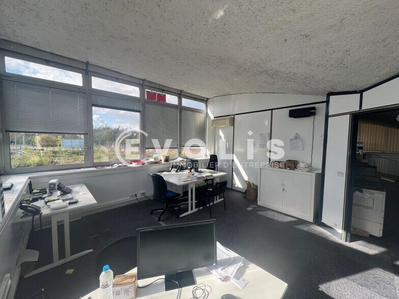 Office in Sucy-en-Brie for lease - Interior Photo - Image 2 of 6