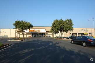 More details for 2525 S Mooney Blvd, Visalia, CA - Retail for Lease