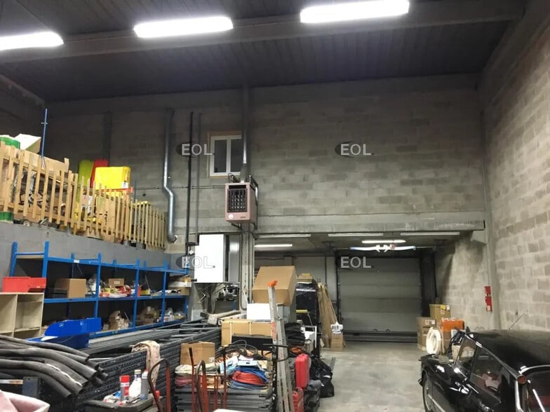 Flex in Lisses for lease - Interior Photo - Image 2 of 8