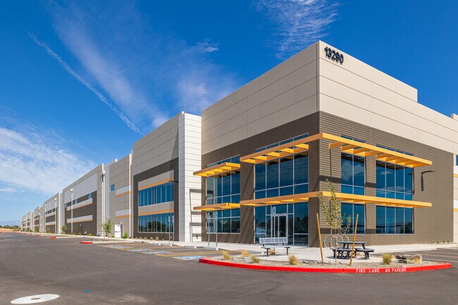 Plus de détails pour 13290 W Sweetwater Ave, Surprise, AZ - Industriel à louer