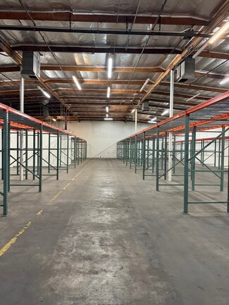 More details for 9790-9792 Glenoaks Blvd, Sun Valley, CA - Industrial for Lease