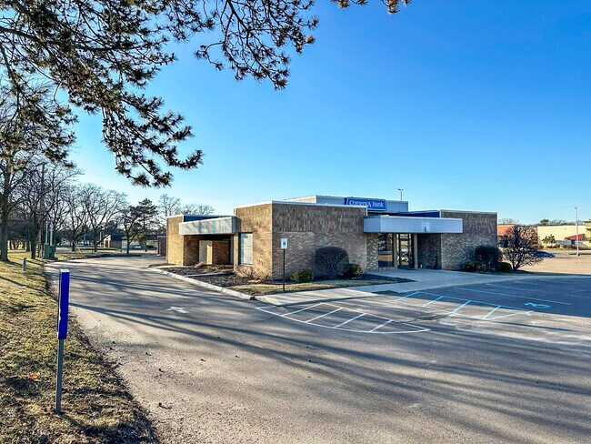 Plus de détails pour 5510 W Saginaw Hwy, Lansing, MI - Commerce de détail à vendre