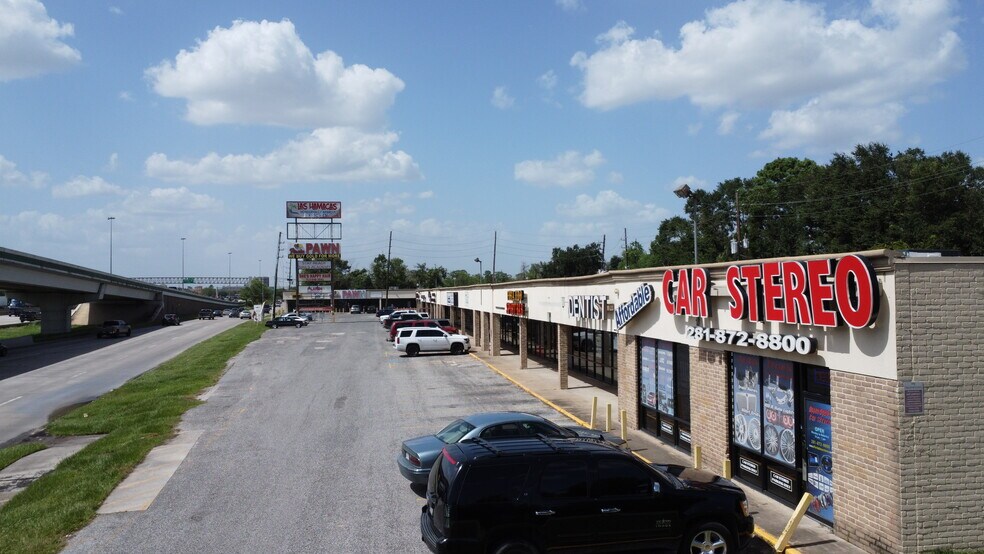 12700-12722 N I-45, Houston, TX à louer - Photo du b timent - Image 1 de 7