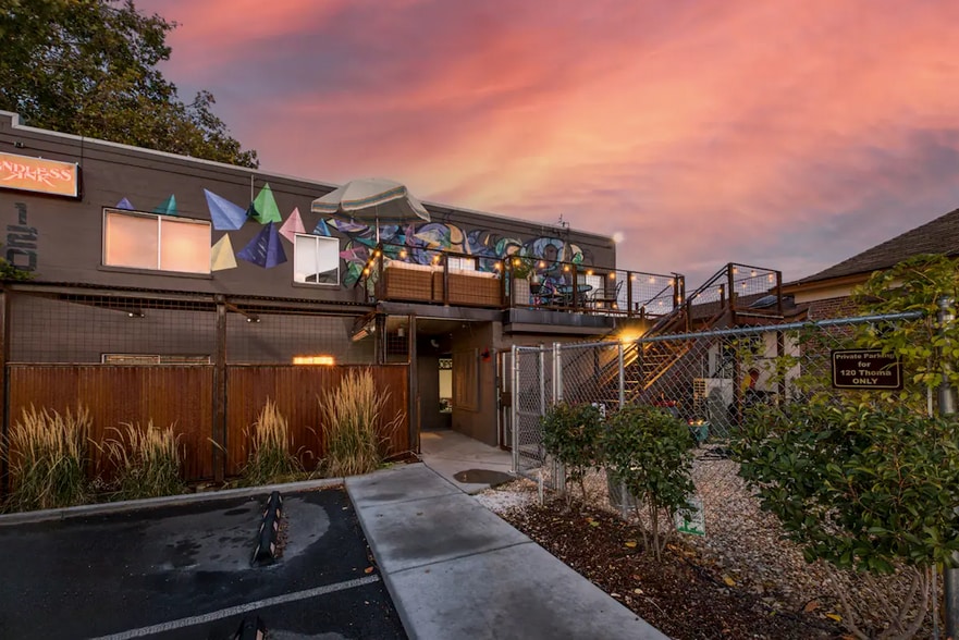 120 Thoma St, Reno, NV for sale - Building Photo - Image 1 of 31