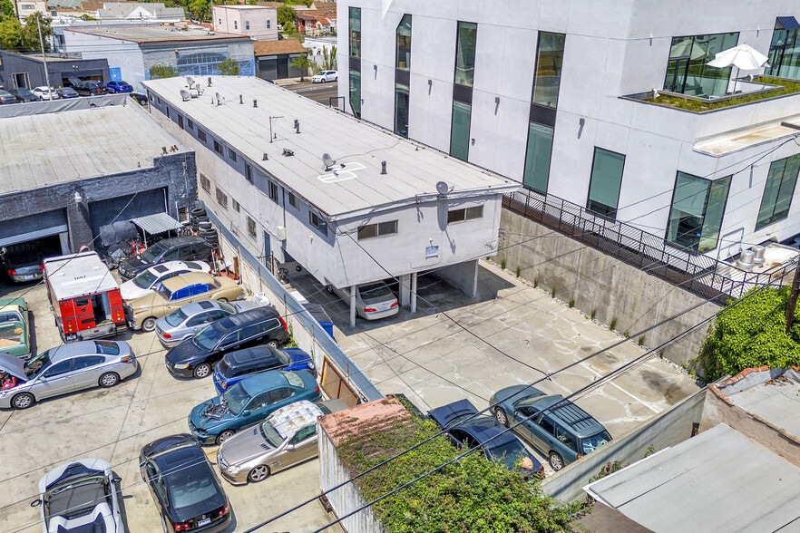 5614 W Adams Blvd, Los Angeles, CA à vendre - Photo du bâtiment - Image 3 de 12