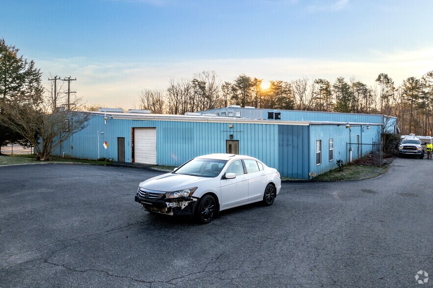 400 Oakland Dr, Lowell, NC à vendre - Photo principale - Image 1 de 74