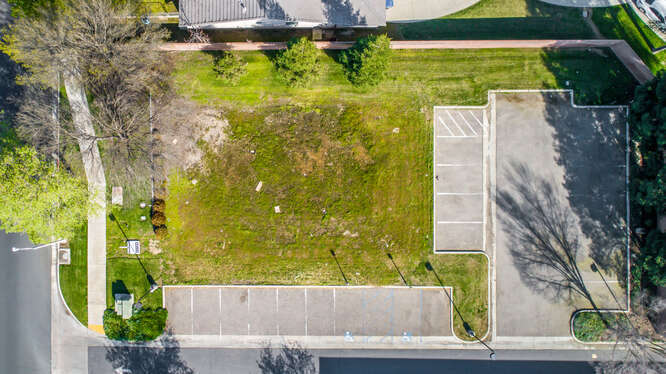 1801 E Walnut Ave, Visalia, CA à vendre Photo du bâtiment- Image 1 de 14