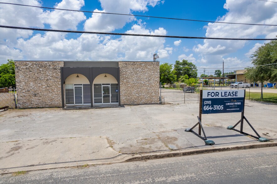 1111 Paulsun St, San Antonio, TX à louer - Photo du bâtiment - Image 3 de 16