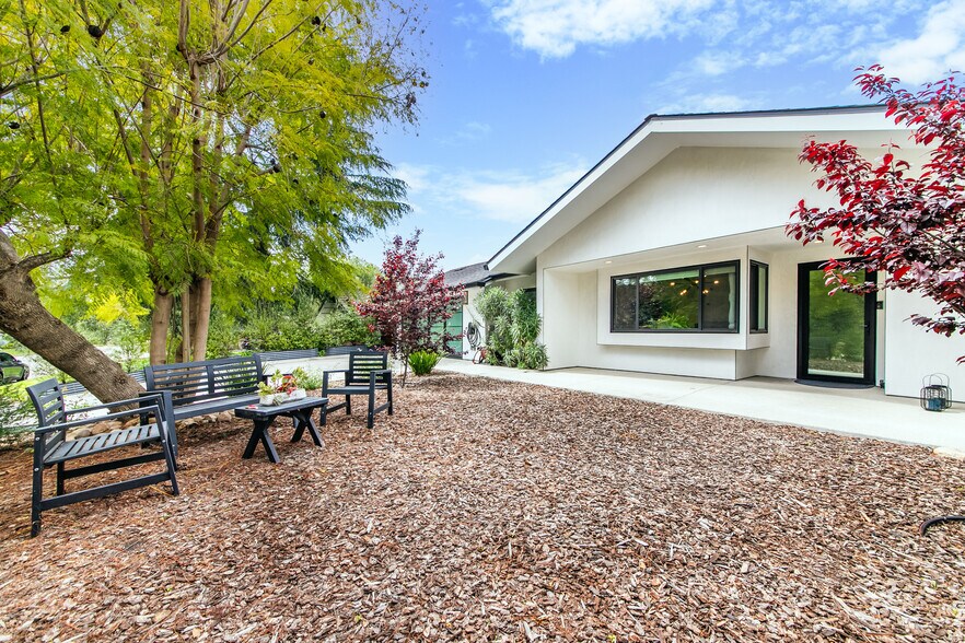 1865 El Monte Dr, Thousand Oaks, CA à vendre - Photo du bâtiment - Image 2 de 30