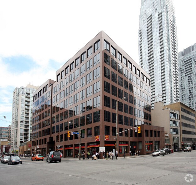 1 Eglinton Ave E, Toronto, ON à louer - Photo du bâtiment - Image 2 de 14