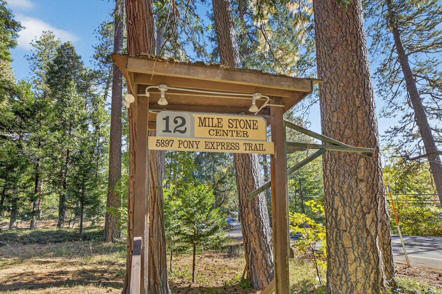 5897 Pony Express Trl, Pollock Pines, CA à vendre - Photo du bâtiment - Image 2 de 37