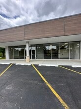 3010-3054 W Hobson Rd, Woodridge, IL for lease Interior Photo- Image 1 of 8