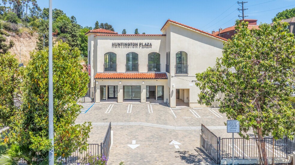 4671-4681 Huntington Dr S, Los Angeles, CA à vendre - Photo du bâtiment - Image 2 de 24