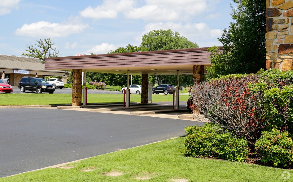401 E Broadway St, Sand Springs, OK à louer - Photo du bâtiment - Image 3 de 5