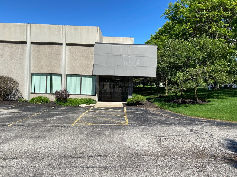 2241 Pinnacle Pky, Twinsburg, OH à vendre - Photo du bâtiment - Image 3 de 4