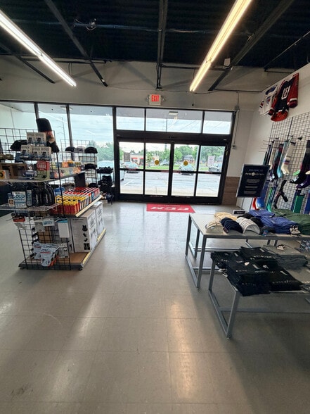 9537-9573 W 87th St, Overland Park, KS for lease - Interior Photo - Image 3 of 6