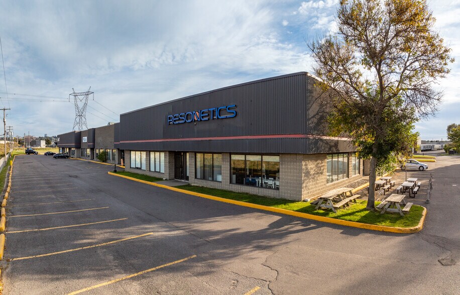 450-500 Av Saint-Jean-Baptiste, Québec, QC à louer - Photo du bâtiment - Image 3 de 4