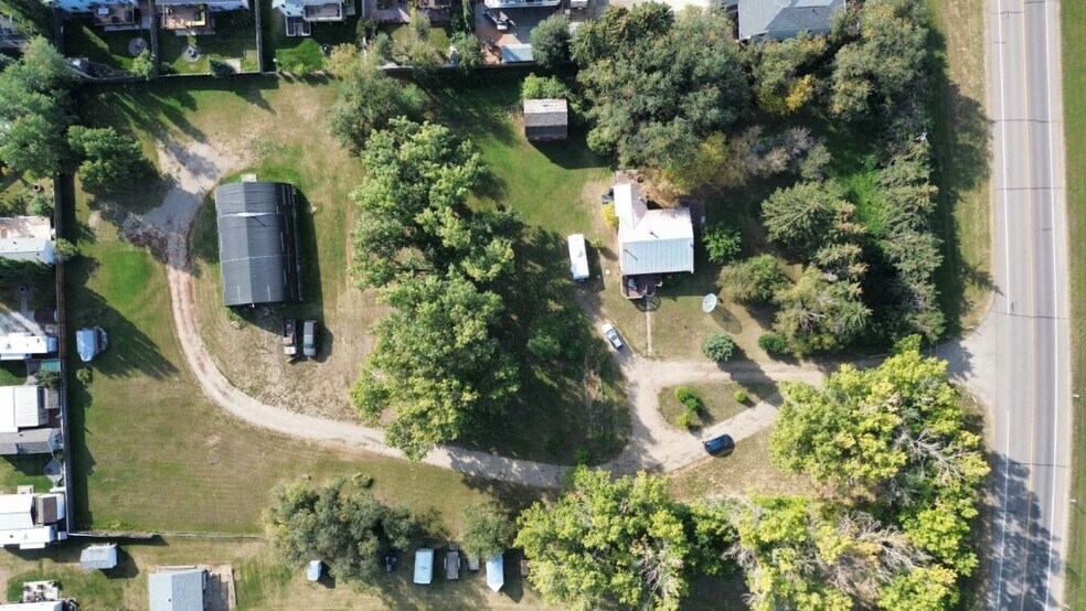 5801 Lakeshore Dr, Sylvan Lake, AB à vendre - Photo du bâtiment - Image 1 de 2