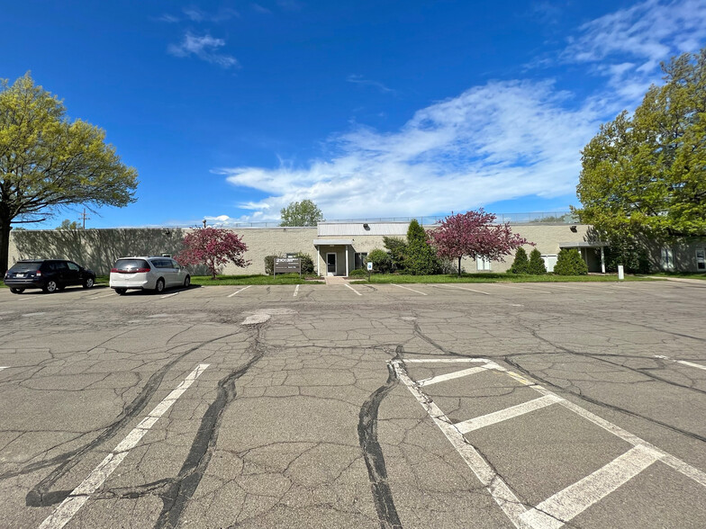 2101 Peninsula Dr, Erie, PA for lease - Building Photo - Image 1 of 10