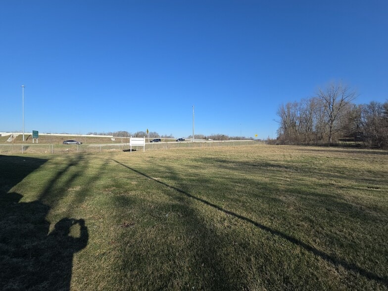 2440 W County Line Rd, Indianapolis, IN for lease - Building Photo - Image 3 of 3