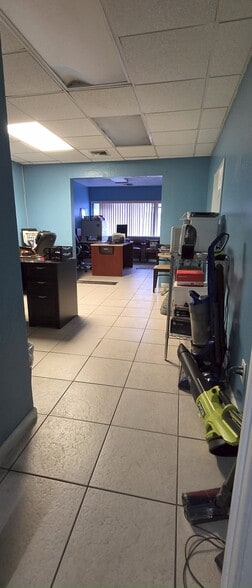 5701 Houchin St, Naples, FL for lease - Interior Photo - Image 2 of 6