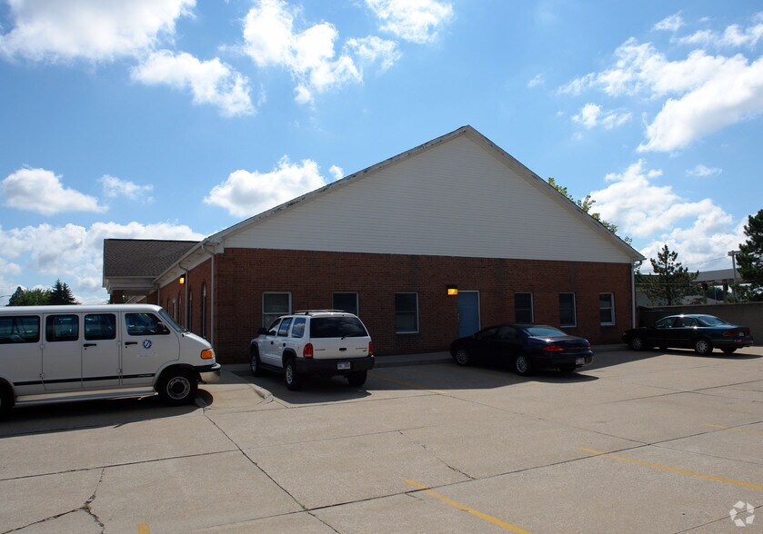 27041 Schoenherr Rd, Warren, MI à louer - Photo du bâtiment - Image 2 de 2