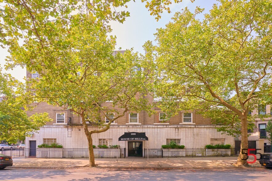 1000 Saint Johns Pl, Brooklyn, NY à vendre - Photo du bâtiment - Image 2 de 21