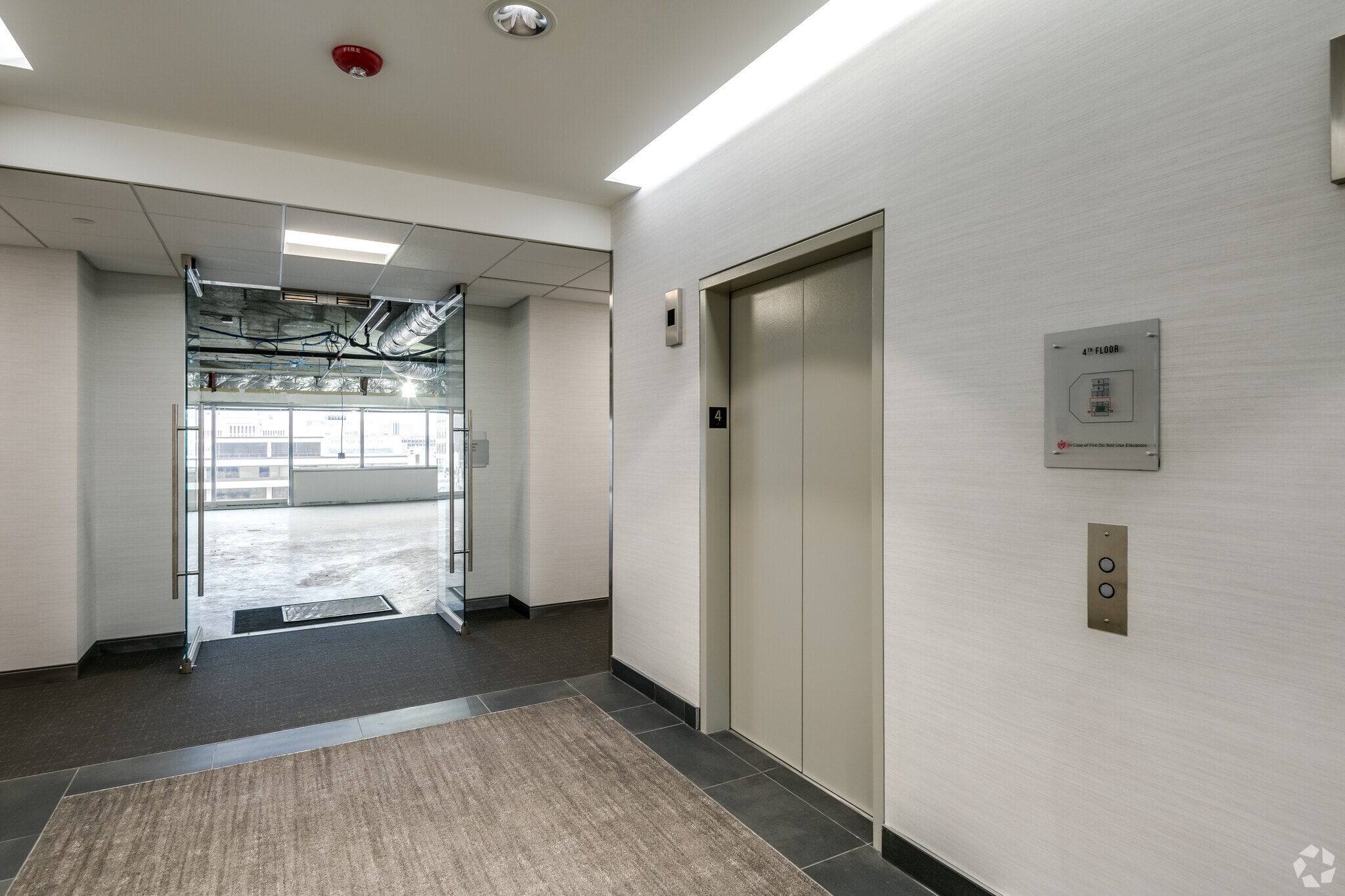 330 E Kilbourn Ave, Milwaukee, WI for lease Interior Photo- Image 1 of 6