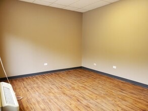 1330 Crispin Dr, Elgin, IL for lease Interior Photo- Image 2 of 20