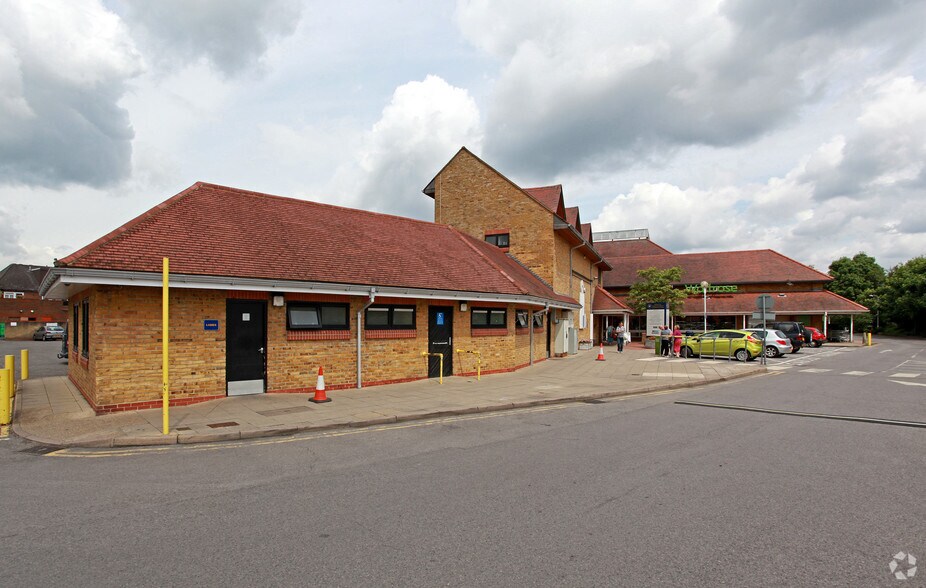 Bewsey St, Walton On Thames à louer - Photo principale - Image 1 de 9