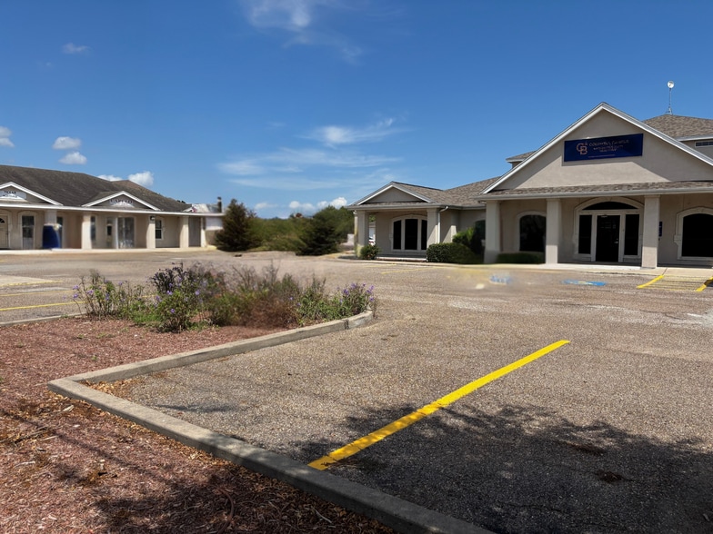 5030-5034 Holly Rd, Corpus Christi, TX for sale - Building Photo - Image 1 of 6