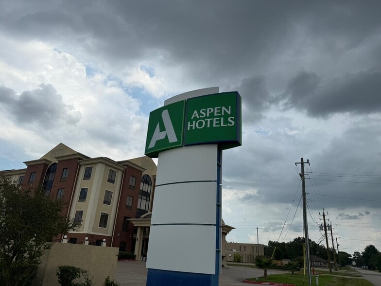 908 W G St, La Porte, TX à vendre - Photo du bâtiment - Image 3 de 23