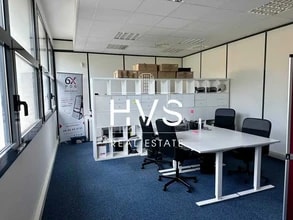 Office in Aix-en-Provence for lease Building Photo- Image 2 of 5