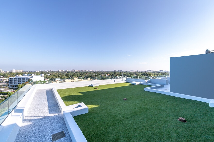3480 Main Hwy, Coconut Grove, FL à louer - Photo du bâtiment - Image 3 de 7