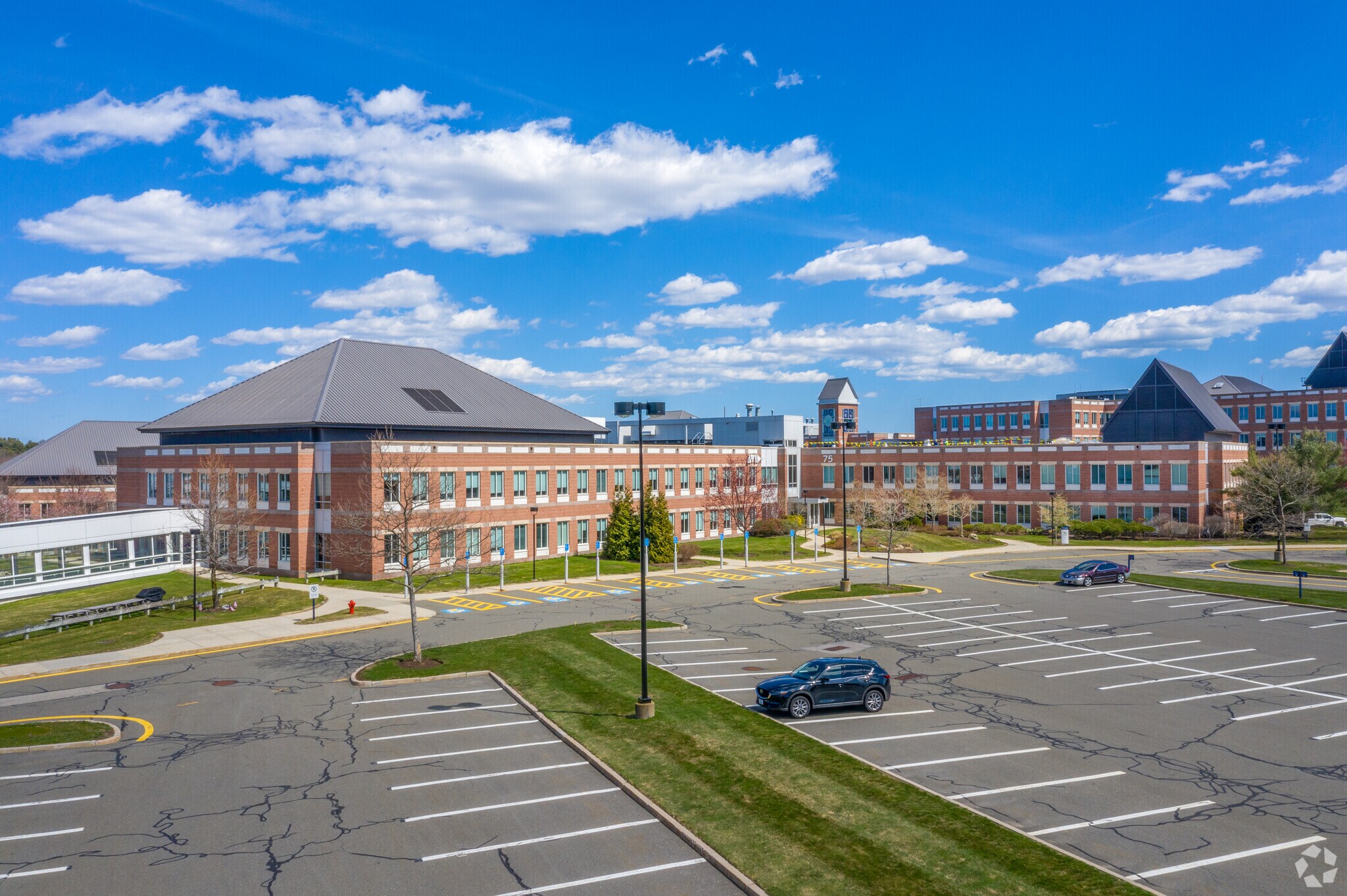 75 Blue Sky Dr, Burlington, MA for sale Primary Photo- Image 1 of 1