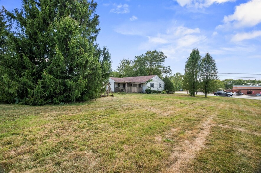 39 S Buhl Farm Dr, Hermitage, PA for sale - Building Photo - Image 3 of 10