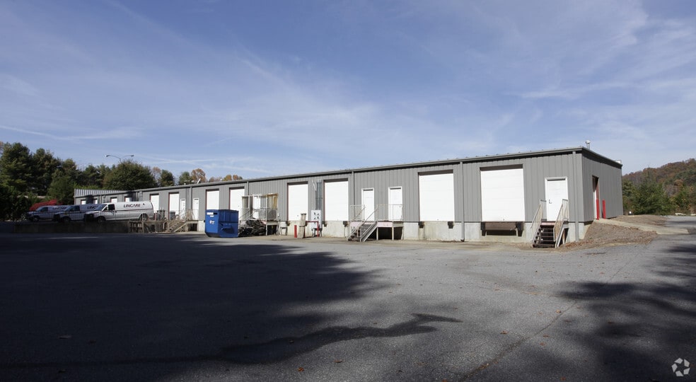 100 Elk Park Dr, Asheville, NC for lease - Building Photo - Image 2 of 13