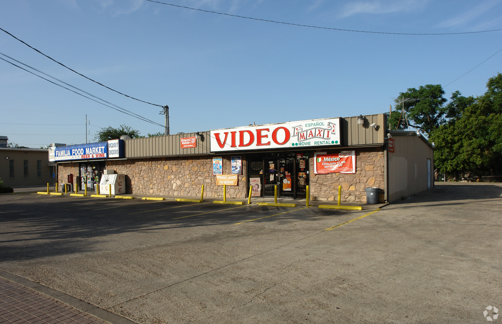 4523-4525 Maple Ave, Dallas, TX for lease Primary Photo- Image 1 of 3