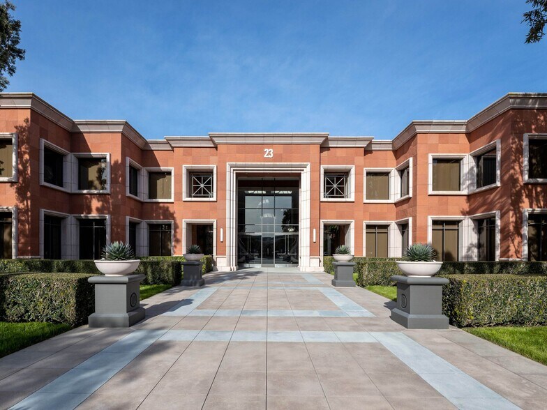 23 Corporate Plaza Dr, Newport Beach, CA for lease - Building Photo - Image 3 of 13