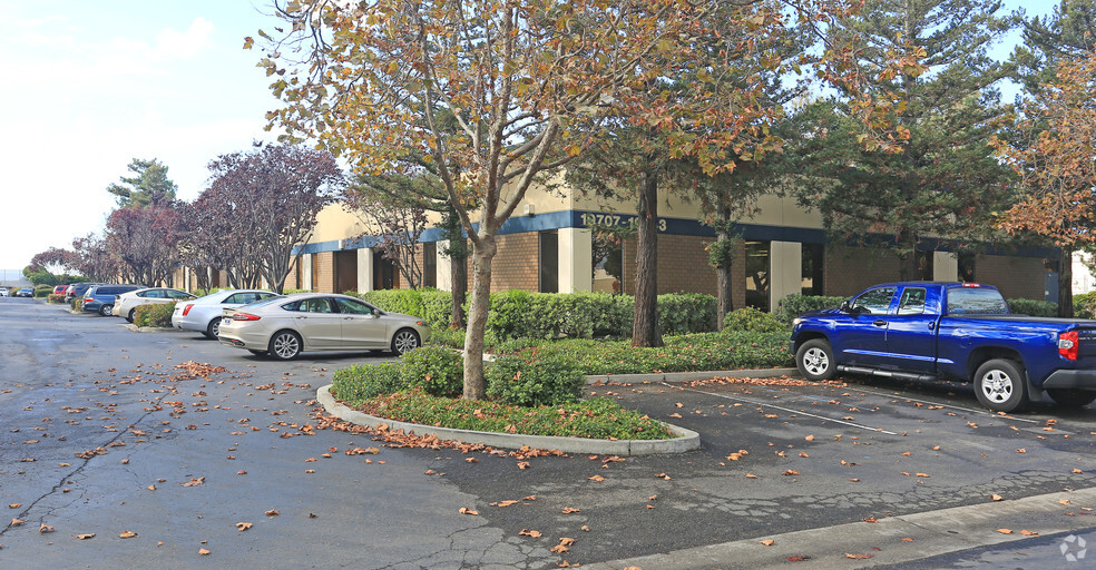 19707-19743 Cabot Blvd, Hayward, CA for lease - Primary Photo - Image 1 of 3