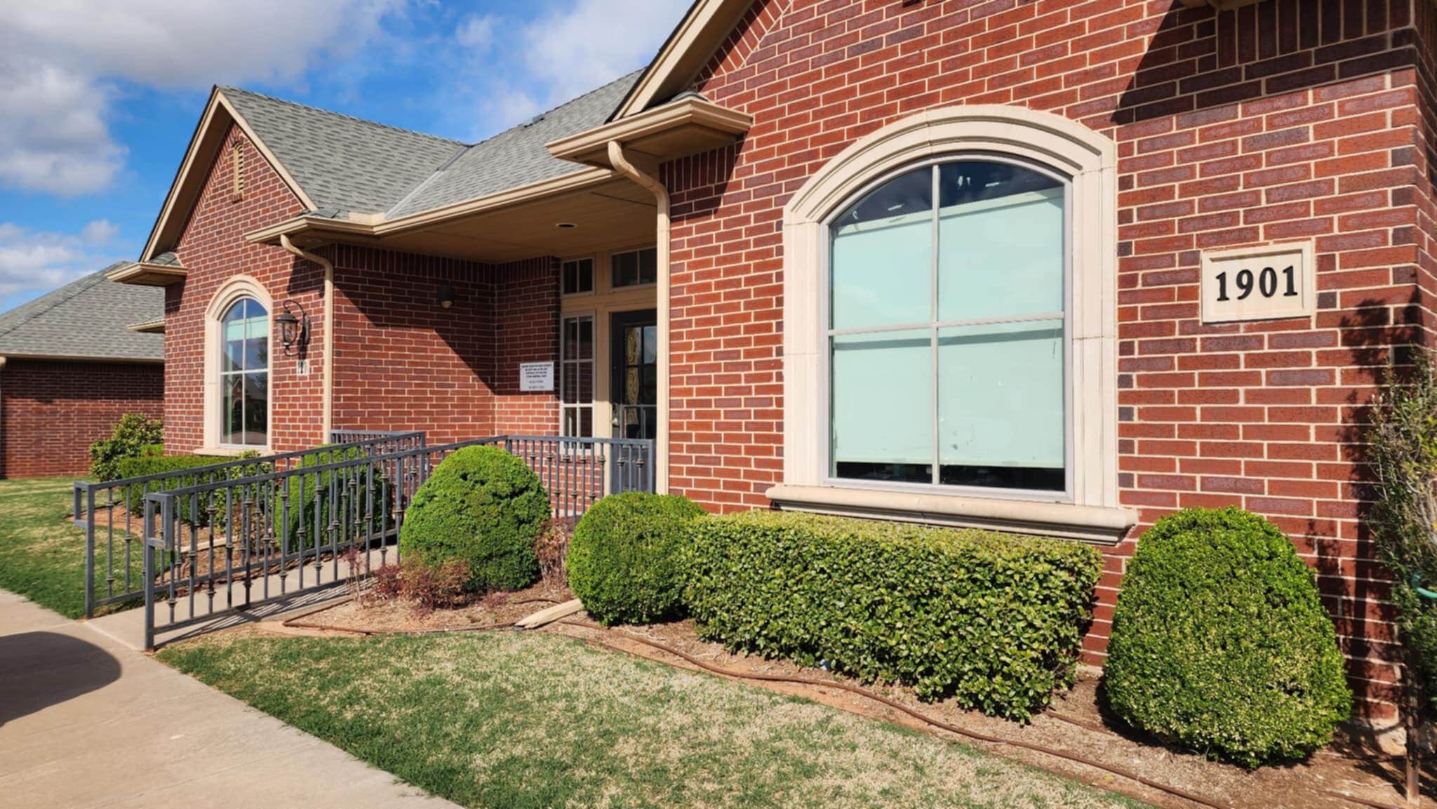1901 W 33rd St, Edmond, OK for lease Primary Photo- Image 1 of 33
