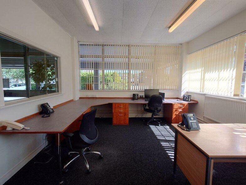 97 Bridge Rd, Horbury à louer - Photo du bâtiment - Image 3 de 23