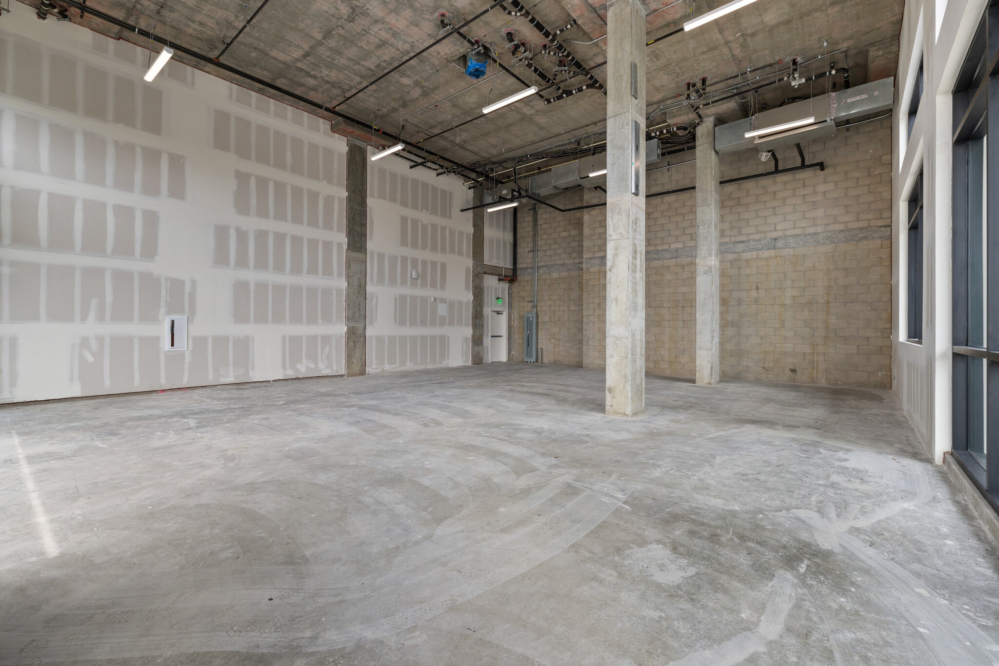 2010 E Warner Ave, Santa Ana, CA for lease Building Photo- Image 1 of 8