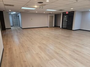 261 E Lake St, Bloomingdale, IL for lease Interior Photo- Image 1 of 16