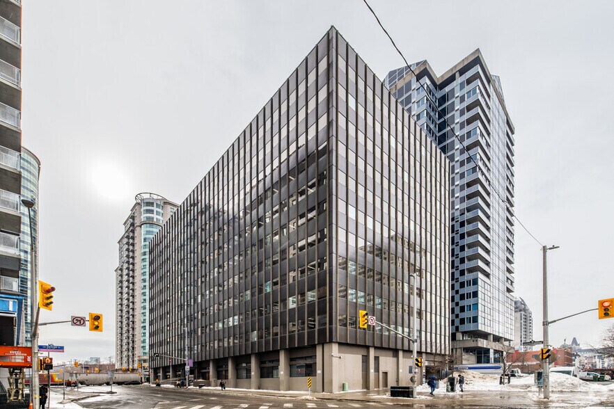400 Cumberland St, Ottawa, ON à vendre - Photo du bâtiment - Image 2 de 4