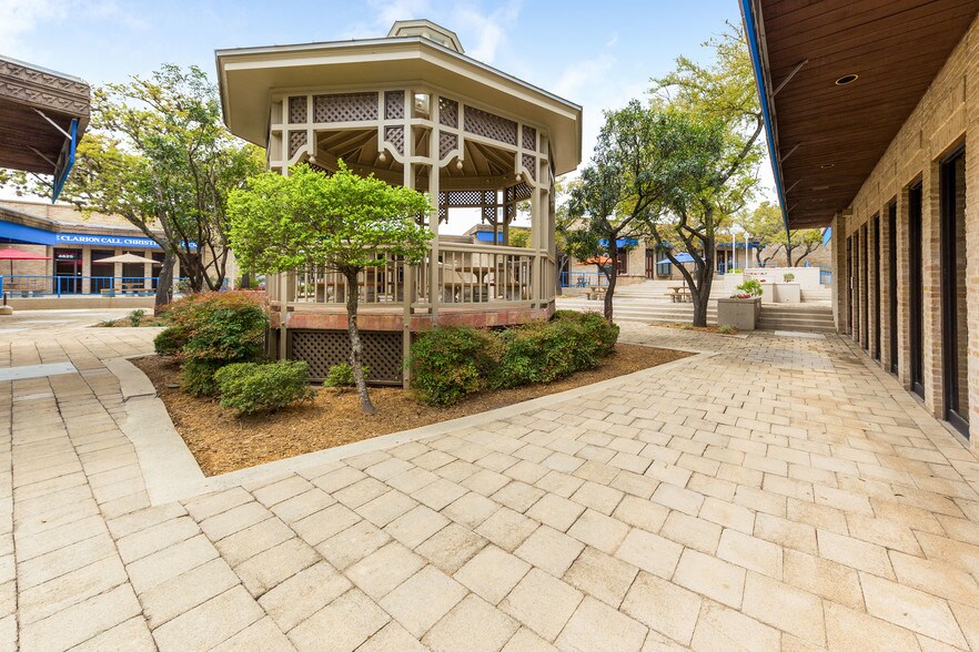 4801-4885 Fredericksburg Rd, San Antonio, TX à louer - Photo du bâtiment - Image 2 de 7