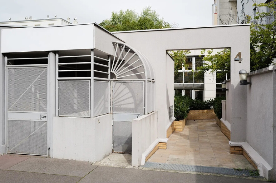 Office in Courbevoie for sale - Building Photo - Image 2 of 6