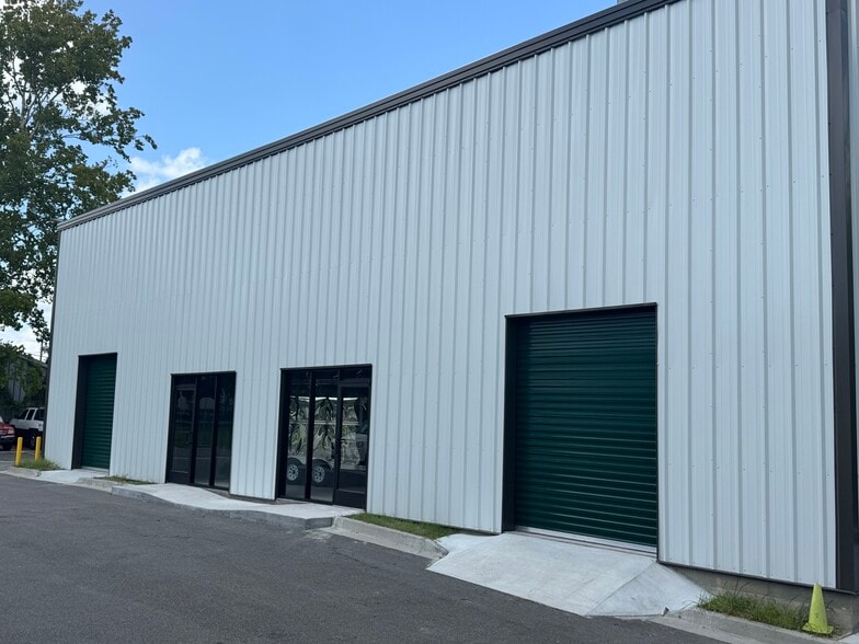 100 Aberdeen St, Savannah, GA for lease - Building Photo - Image 2 of 7